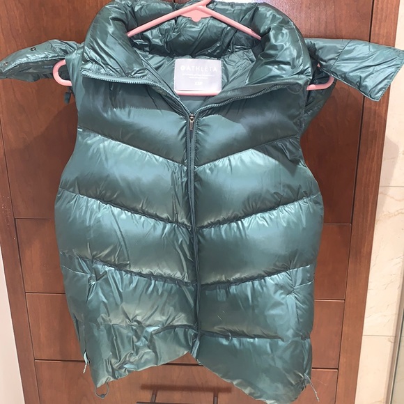 SALE!! NWOT adorable green goose down Athleta vest with removable hood - Picture 2 of 8